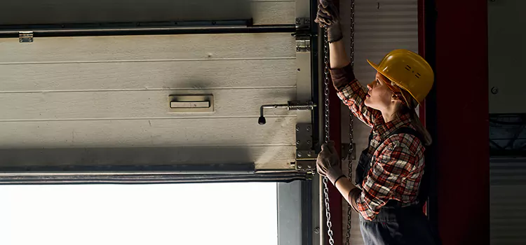 Addressing Common Garage Door Stoppage Issues in Chambly, QC